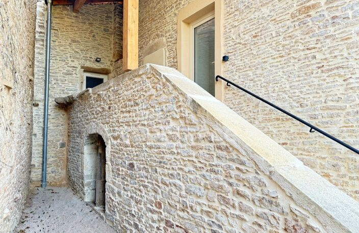 Le charme de l’ancien, le confort du moderne – Maison rénovée de 124 m² à Saint-Maurice-de-Satonnay — photo 3