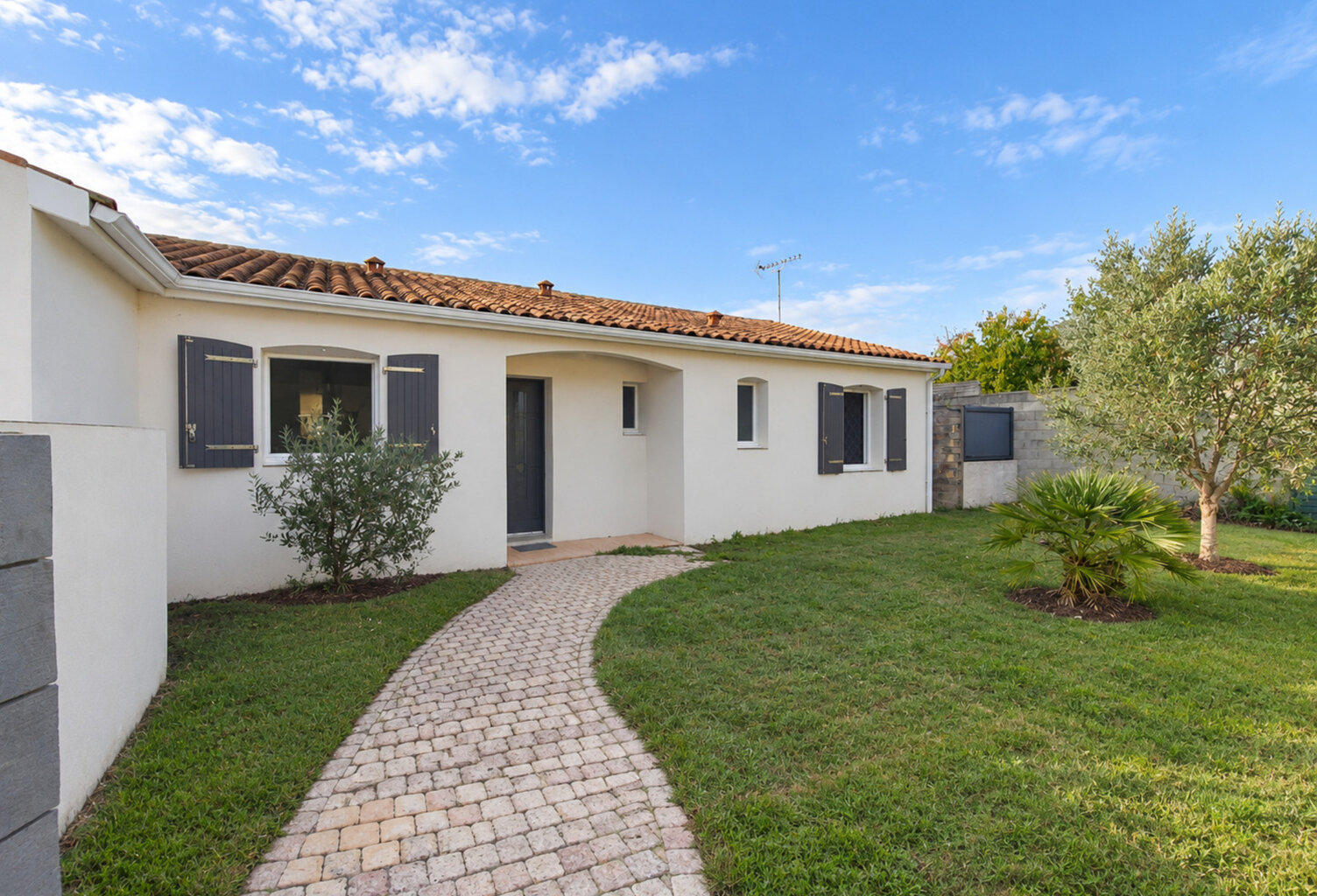 Maison à vendre 4 pièces à Benon - Axe 4 voies reliant La Rochelle / Niort — photo 1