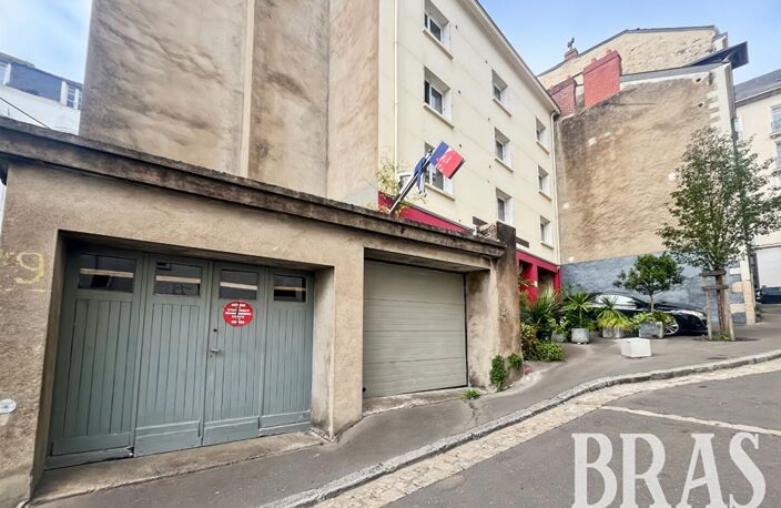 GARAGE - RUE FOURCROY — photo 2