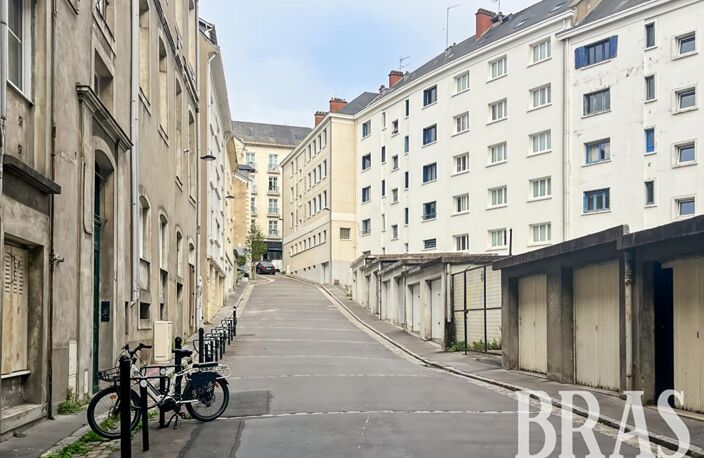 GARAGE - RUE FOURCROY — photo 3