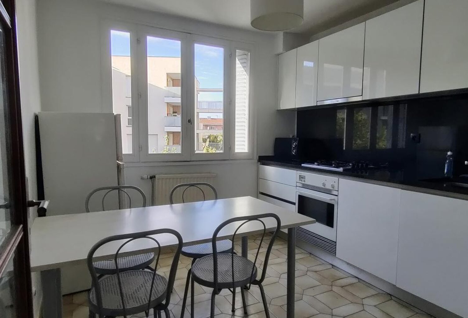 114 avenue Roger Salengro Villeurbanne 69100 - T3 Meublé - 990€CC — photo 1