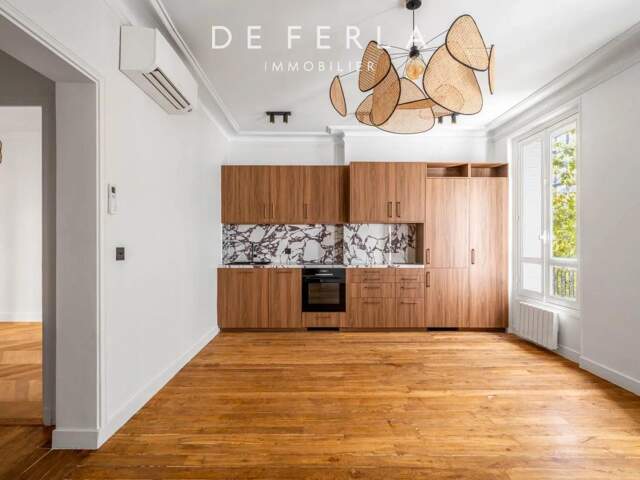 EXCLUSIVITÉ – BOULEVARD RASPAIL – APPARTEMENT RÉNOVÉ – CHARME DE L'ANCIEN — photo du bien