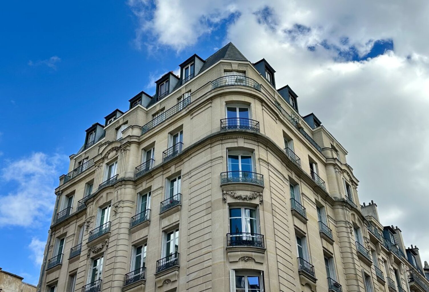 PARIS 15ème – VAUGIRARD – APPARTEMENT FAMILIAL DE 113M² AVEC BALCON — photo 1
