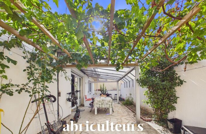 Maison familiale de plain pied - 5 chambres - 134 m²  - avec jardin, terrasse et 3 stationnements — Bezons — photo 2