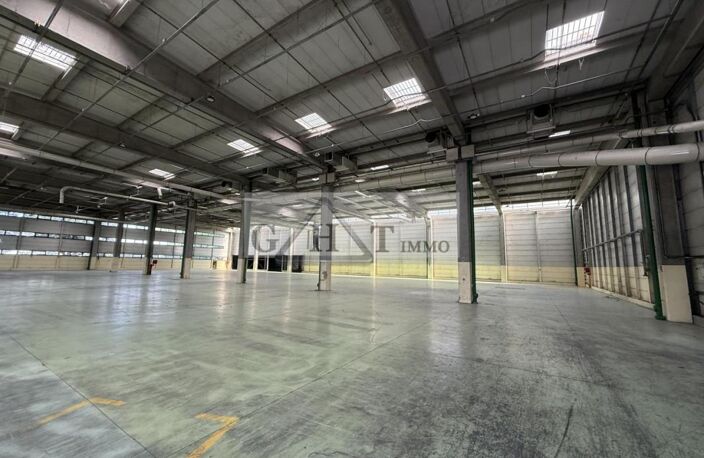 EXCLUSIVITE 3500 m² entrepot bureaux à vendre à LOGNES — photo 2