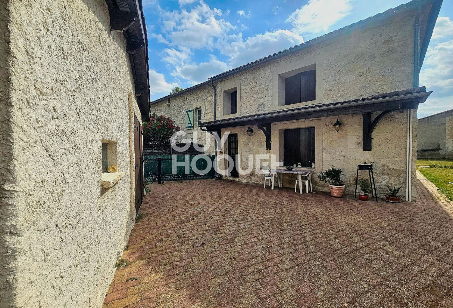Maison en pierres avec double garages — photo 1