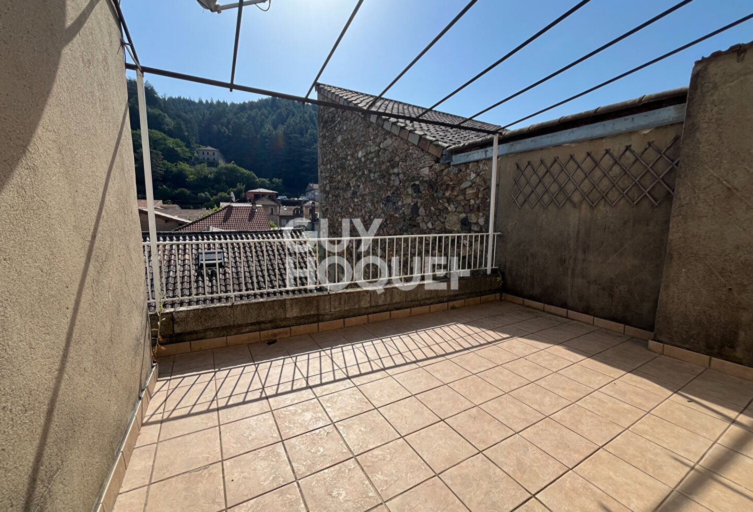 Appartement 3 pièces à louer à Vals-les-Bains, 78 m², calme avec terrasse — photo 1