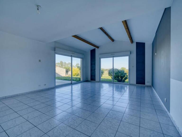 Maison de 6 pièces de 154 m² à Saint-Pierre-d'Amilly — photo 1
