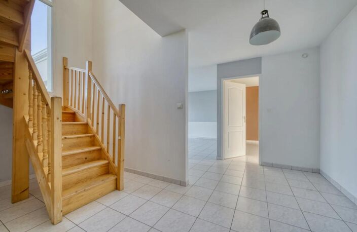 Maison de 6 pièces de 154 m² à Saint-Pierre-d'Amilly — photo 5