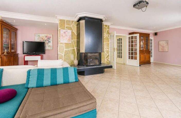 Maison de 7 pièces de 202 m² située à Gagny — photo 4