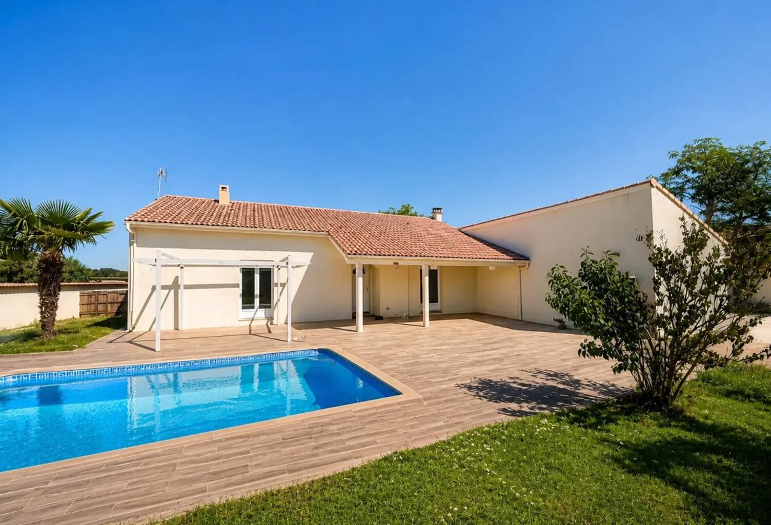Maison de 6 pièces de 130 m² à Lapeyrouse-Mornay — photo 1