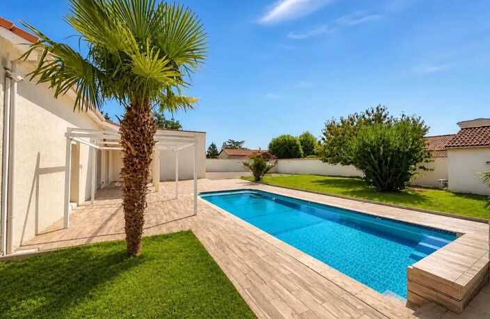 Maison de 6 pièces de 130 m² à Lapeyrouse-Mornay — photo 3