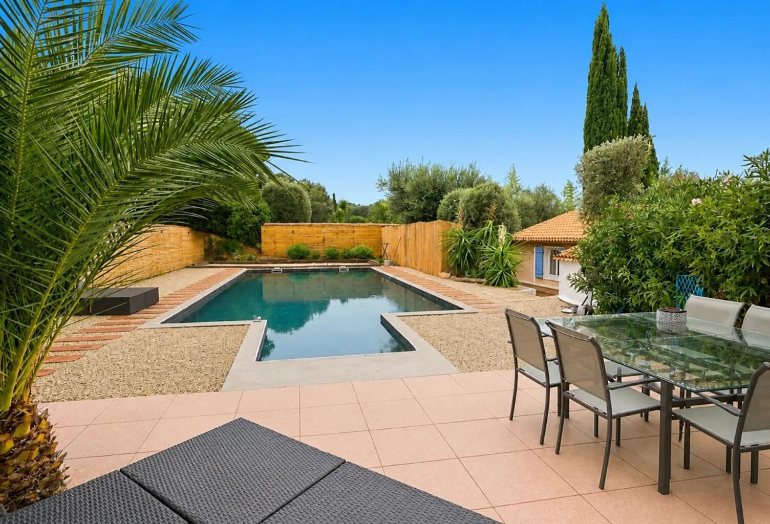 Maison de 6 pièces de 160 m² à Sanary-sur-Mer avec piscine — photo 1