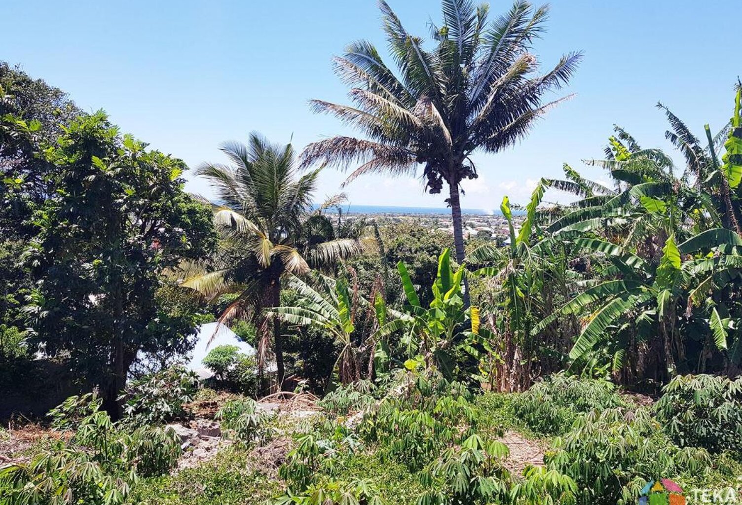 Terrain constructible de 548 m² – Sainte-Suzanne, Quartier Français – 145 000 € — photo 1