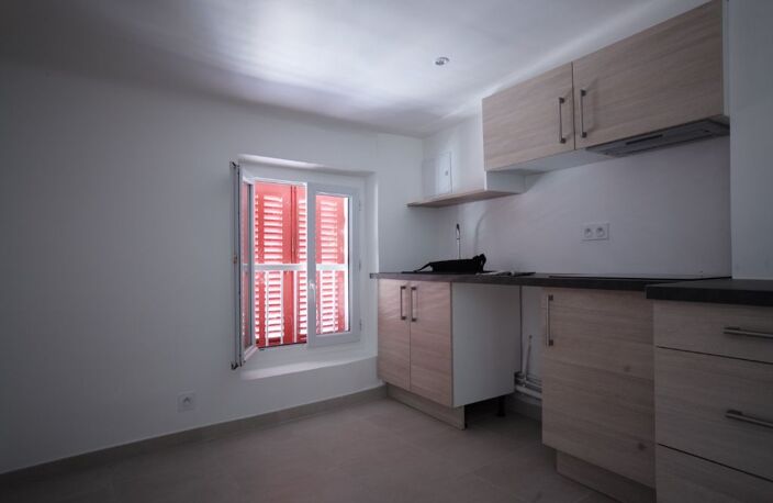 Appartement très agréable entièrement rénové au coeur du village au calme — photo 4