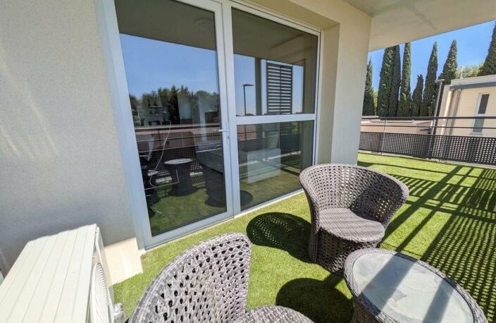 Appartement T3 de 65m2 avec grande terrasse Morières — photo 2