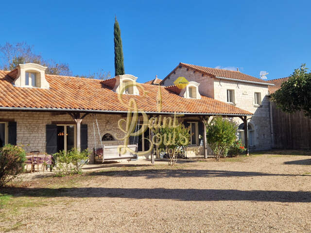 DEMEURE DE CHARME - 5 CHAMBRES - DEPENDANCES - JARDIN - ACCE — photo du bien