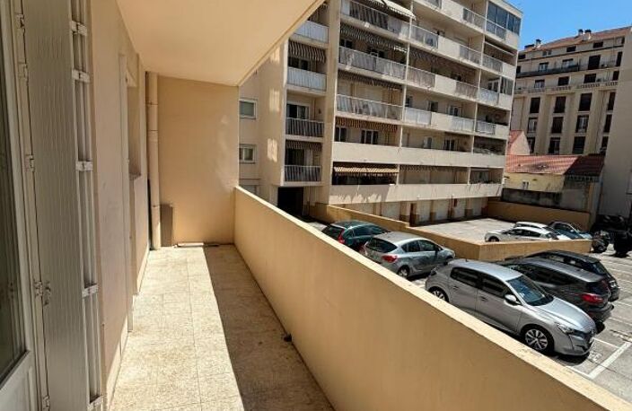 Appartement À Louer T1 Toulon — photo 4