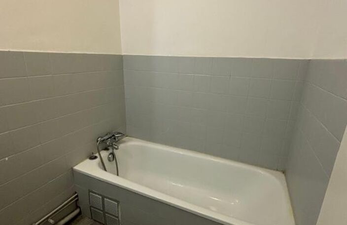Appartement À Louer T1 Toulon — photo 5