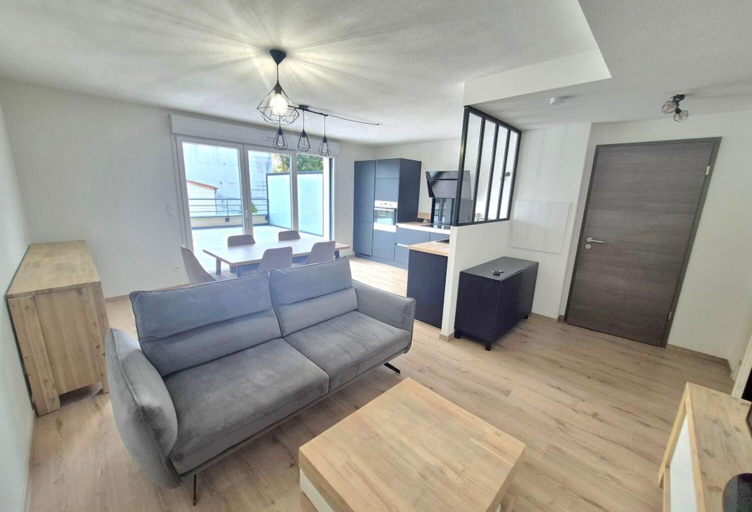 Appartement F3 Meublé avec Très Grande Terrasse – Proche Gare de Thionville — photo 1