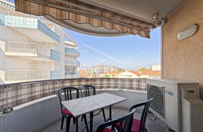 Appartement À Vendre T3 62 m² FREJUS PLAGE — photo 2
