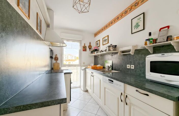 Appartement À Vendre T3 62 m² FREJUS PLAGE — photo 4