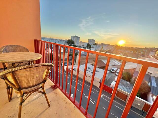Appartement À Vendre avec ascenseur, balcon, garage et parking — photo du bien
