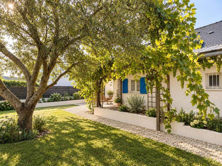 ARZON – Maison avec véranda, jardin arboré et beau potentiel de rénovation — photo 1