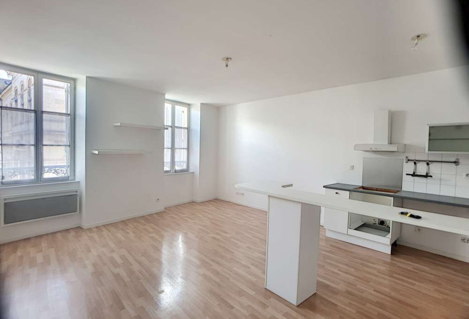 Appartement 4 pièces à louer proche des transports et des commerces 🏡 — photo 1