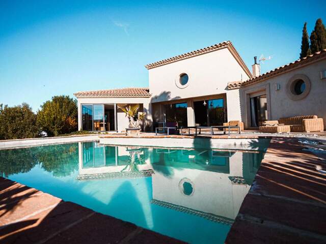 Magnifique villa de haut standing  de 205 m² sur un terrain de 2000 m² avec piscine — photo du bien