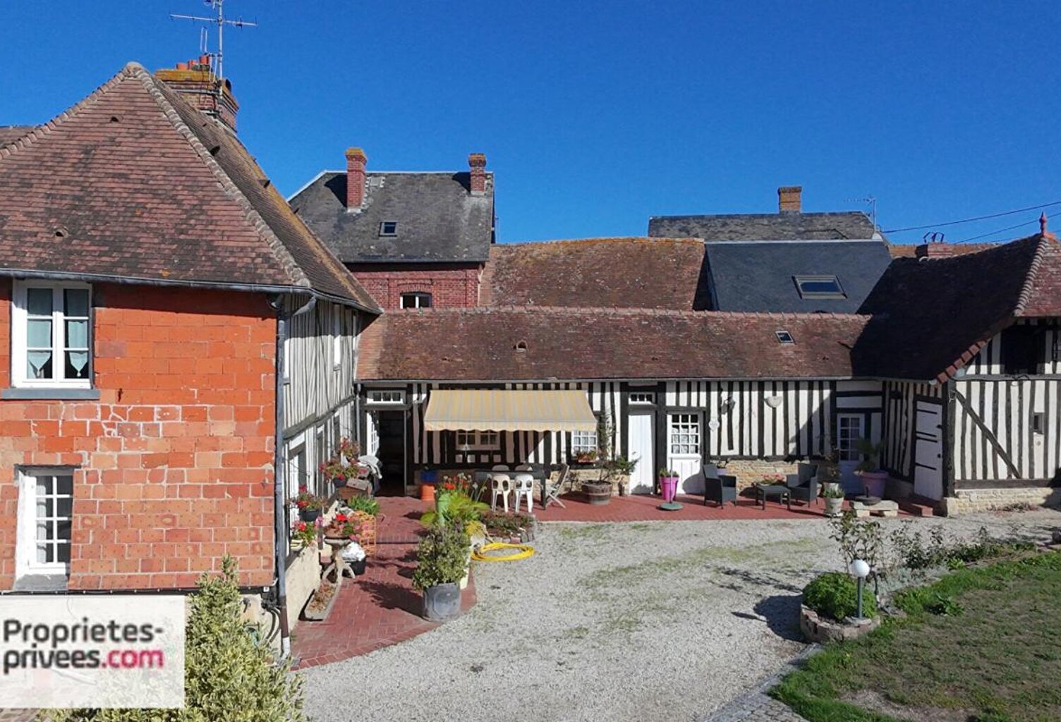 BEUVRON-EN-AUGE Une maison de caractère au coeur d'un village d'exception — photo 1