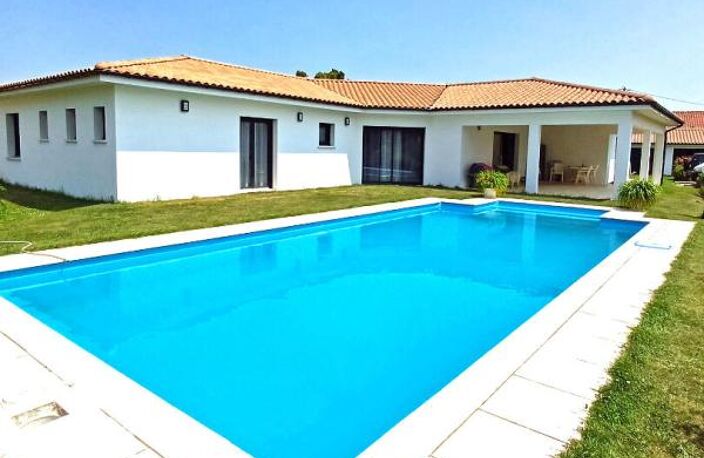 ARVERT, MAISON RÉCENTE DE 143 m² SUR TERRAIN DE 1 695 m² AVEC PISCINE ET GARAGE INDÉPENDANT — photo 3