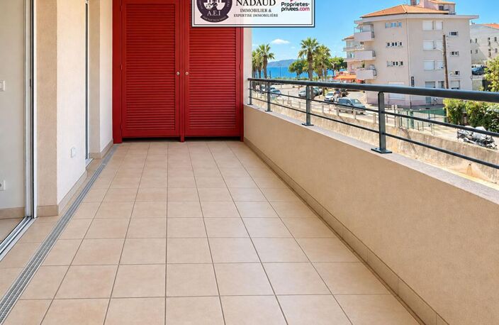 Saint-Raphaël-Vieux Port -T4, 91m2 - grande terrasse - climatisation- 2 grands garages avec espaces de stockage — photo 2