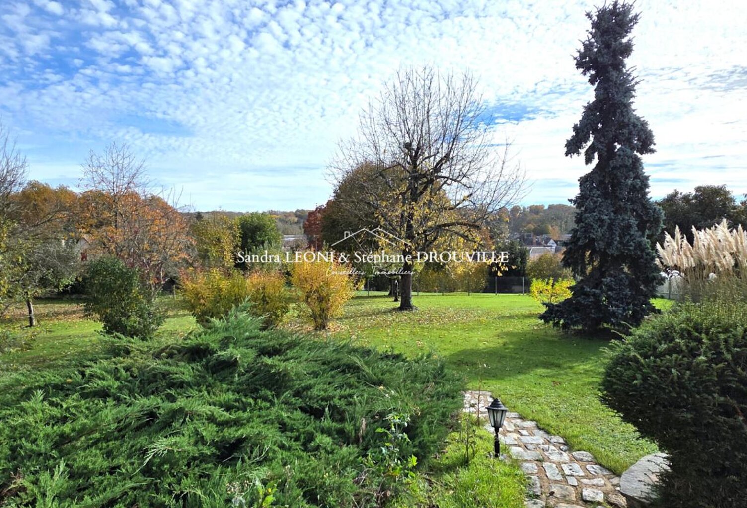 JOUY - RAVISSANTE MAISON de 129 m²  4 pièces — photo 1