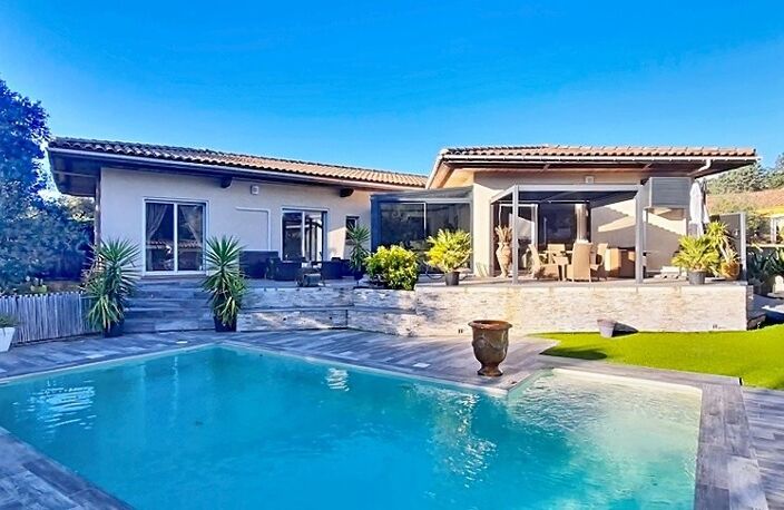 Villa spacieuse de 168m2 avec une piscine s'étendant sur 851m2 de terrain — photo 2