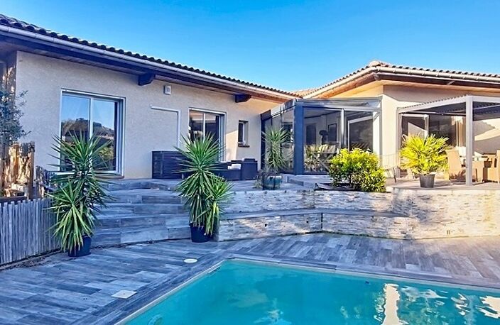 Villa spacieuse de 168m2 avec une piscine s'étendant sur 851m2 de terrain — photo 3