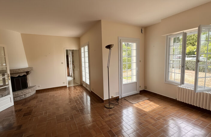 PÉNESTIN - À deux pas du centre, une maison familiale au fort potentiel — photo 3
