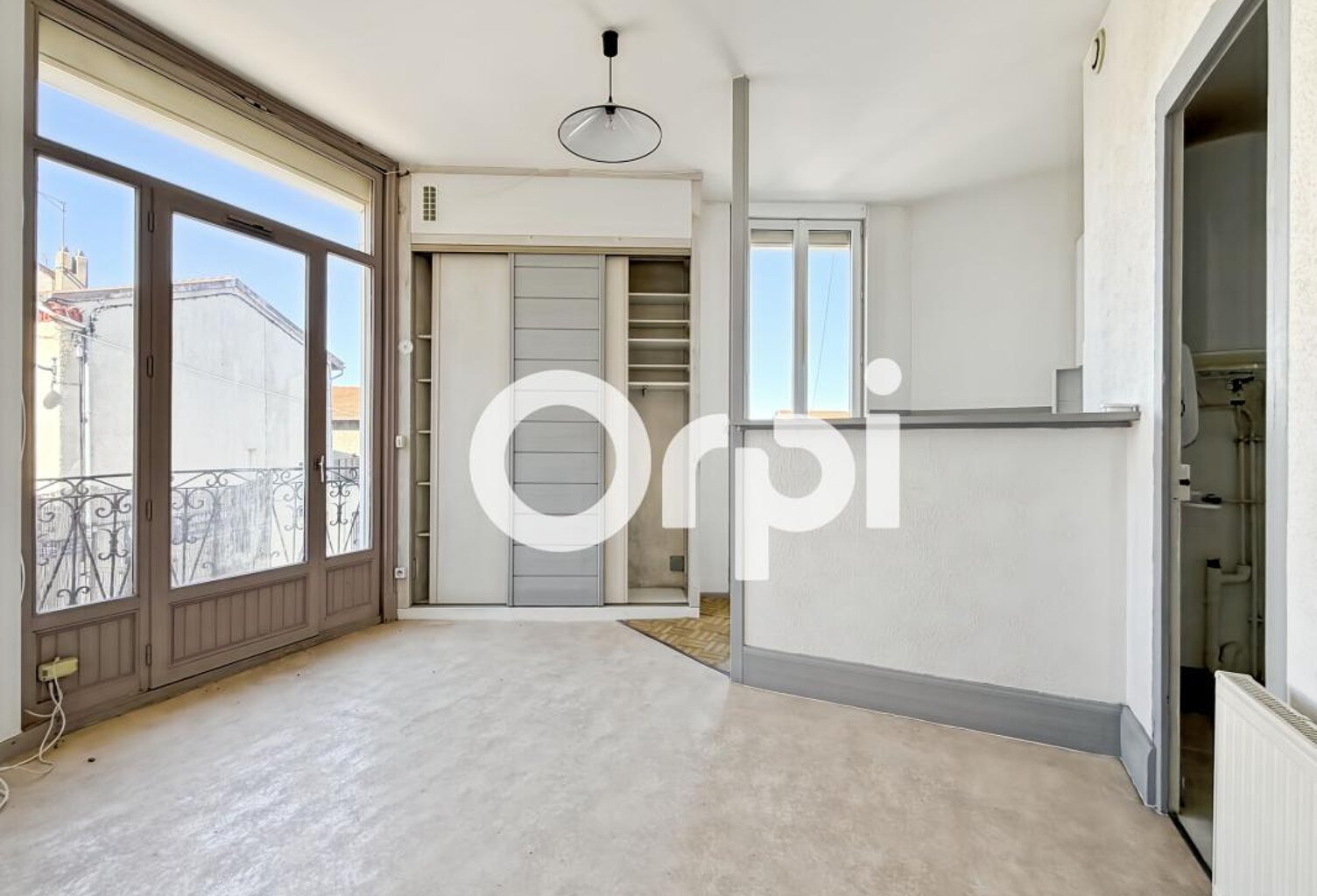 Investissement ou premier achat : studio fonctionnel au cœur de Chazelles-sur-Lyon — photo 1