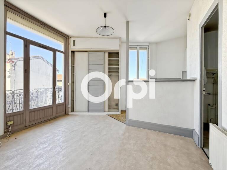 Investissement ou premier achat : studio fonctionnel au cœur de Chazelles-sur-Lyon — photo 1