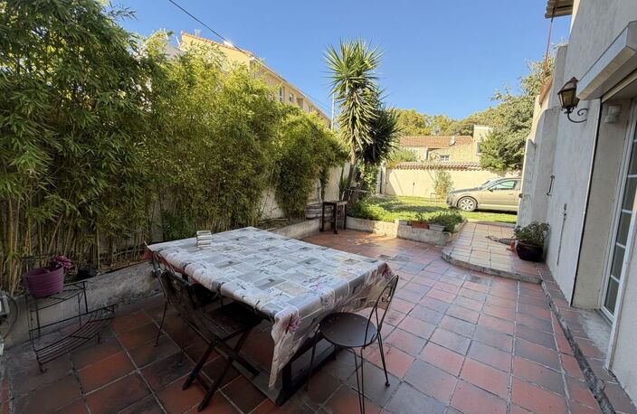 À VENDRE - MAISON DE 185 m² AVEC JARDIN, 3 STATIONNEMENTS ET — photo 4