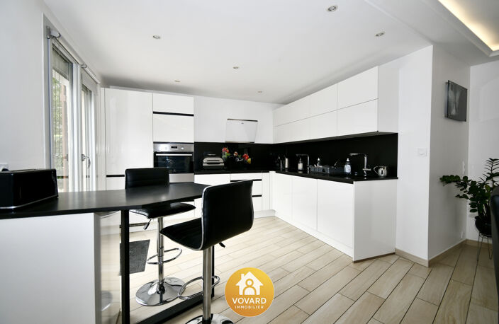 Maison familiale 4 Chambres + bureau rénovée avec jardin — photo 3