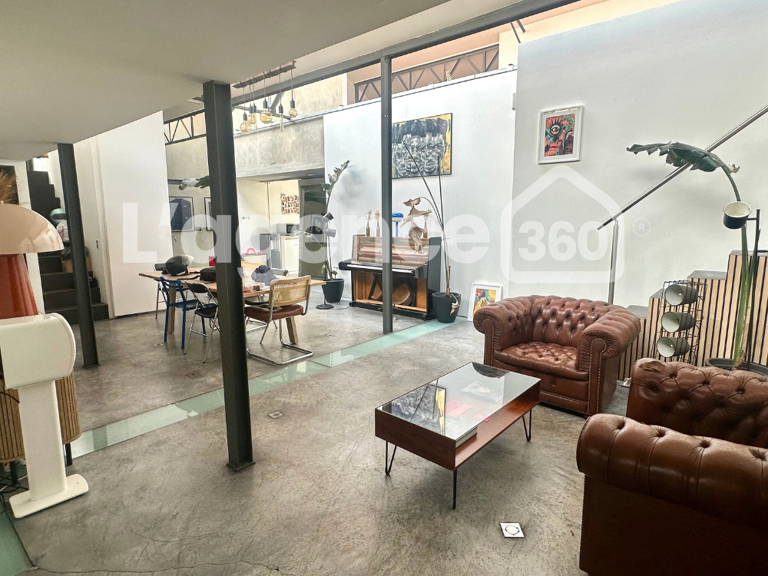 À louer - Atelier / Bureaux atypiques esprit loft - 228 m² — photo 1