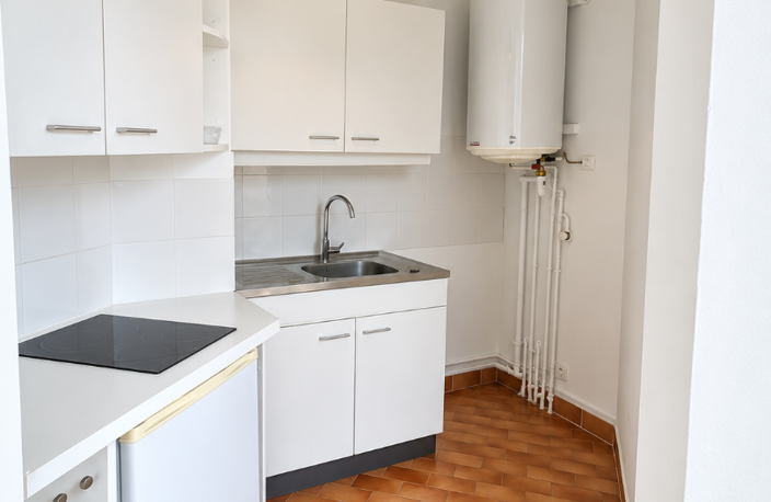 Location appartement 1 pièce 31 m² à Tassin-la-Demi-Lune (69160) — photo 2