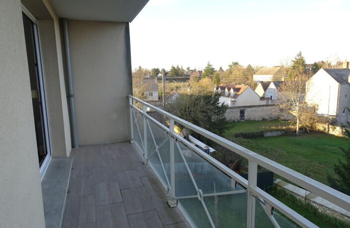APPARTEMENT F1 AVEC BALCON À MEUNG-SUR-LOIRE — photo 2