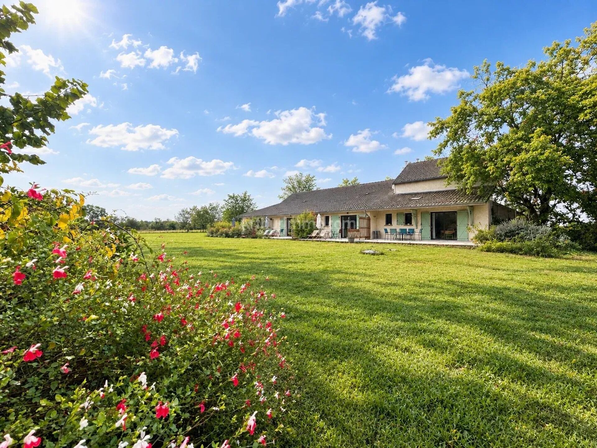 Maison 11 pièces 400 m² · à Trept · 400 m² · 799 000 €