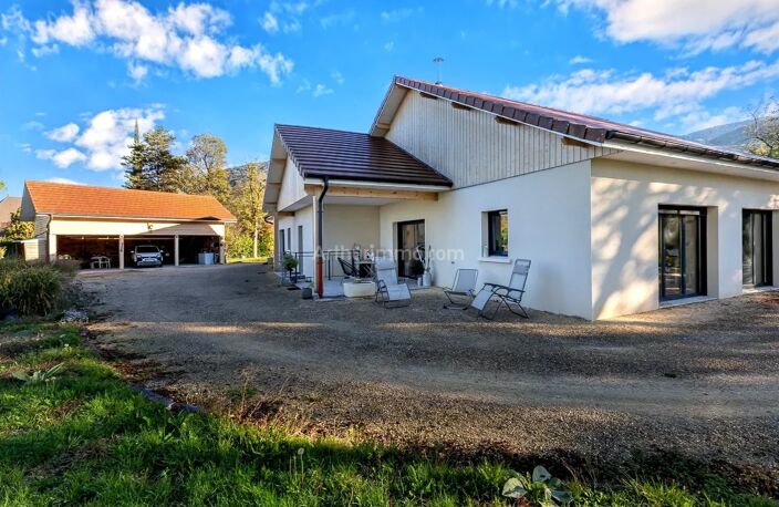villa contemporaine de plain-pied de 2019, 175 m², pièce de vie de 80 m², DPE A, annexes et vue dégagée — photo 2