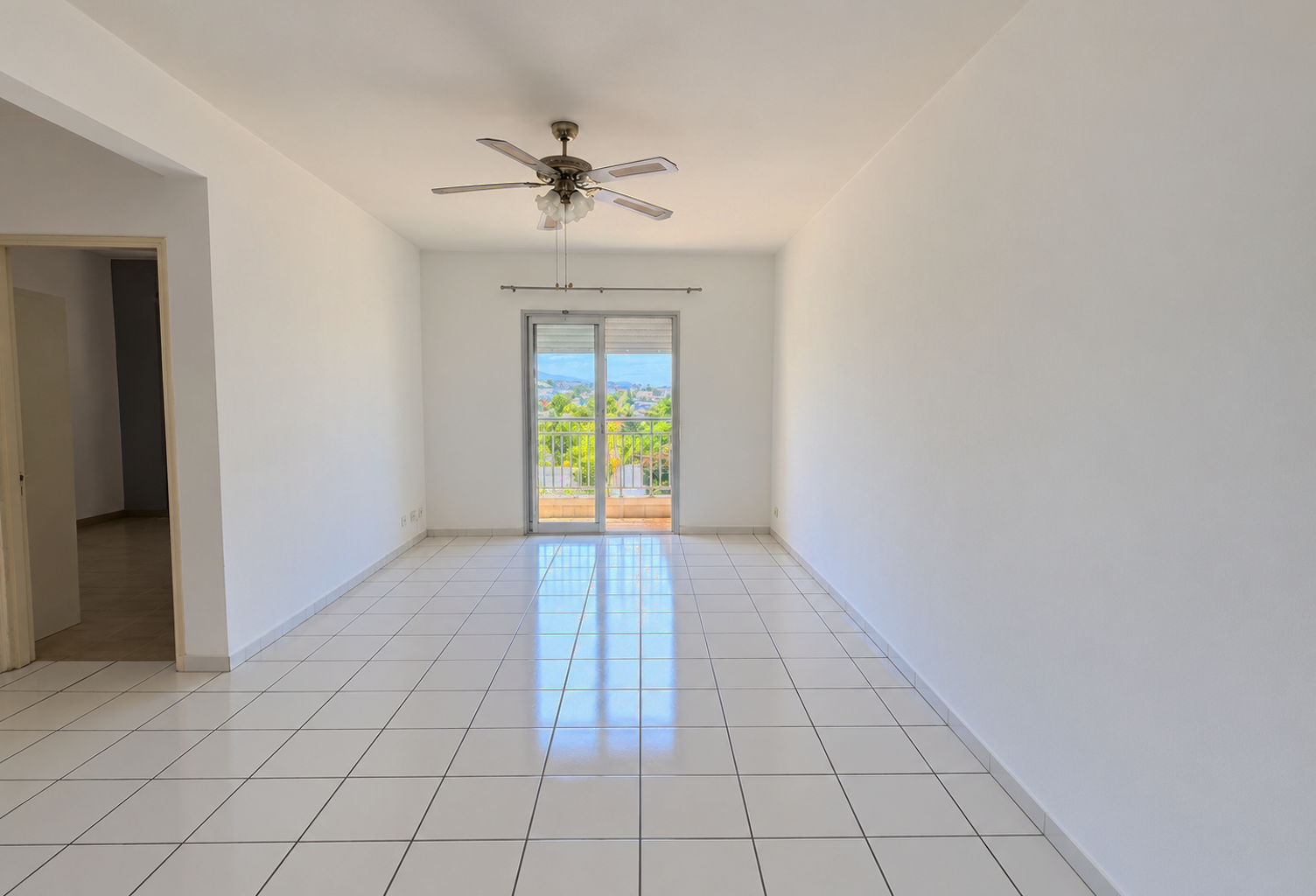 APPARTEMENT A LOUER T2 SAINT-PIERRE CENTRE-VILLE — photo 1