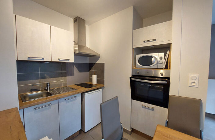 Appartement meublé avec terrasse, place de parking couverte - Tour de ville RODEZ — photo 4