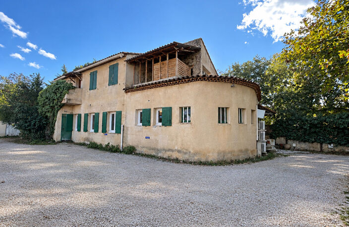 À VENDRE - Ensemble immobilier avec local commercial et habitation - Les Milles (13290) — photo 2