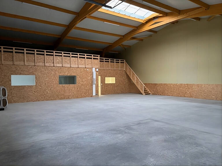 Local d'activité Saint Julien De Concelles 280 m2 — photo 1